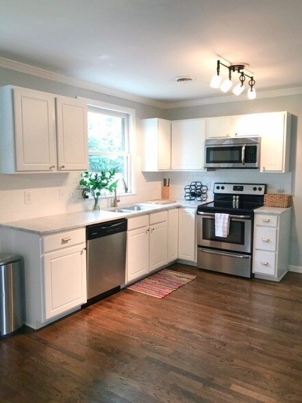 Foto del edificio - 547 Harding Pl