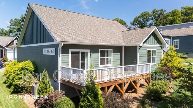 Foto del edificio - 17 Woodbridge Park Dr