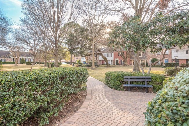 Building Photo - 5863 Valley Forge Dr