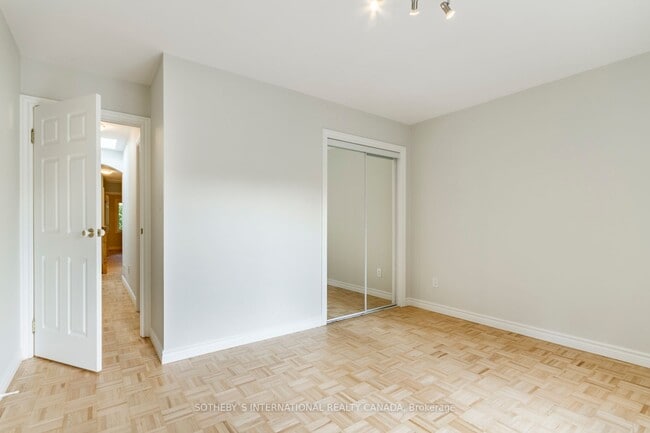 Building Photo - 37 Bristol Av