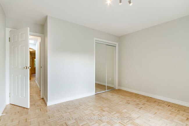 Photo du bâtiment - 37 Bristol Av