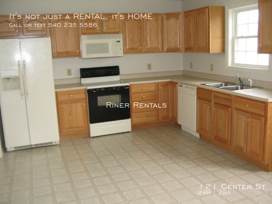 121 Center St, Timberville, VA 22853 Townhouse for Rent in