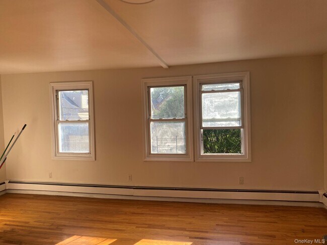 Foto del edificio - 111-15 205th St