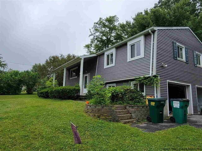 Building Photo - 10 Tina Dr