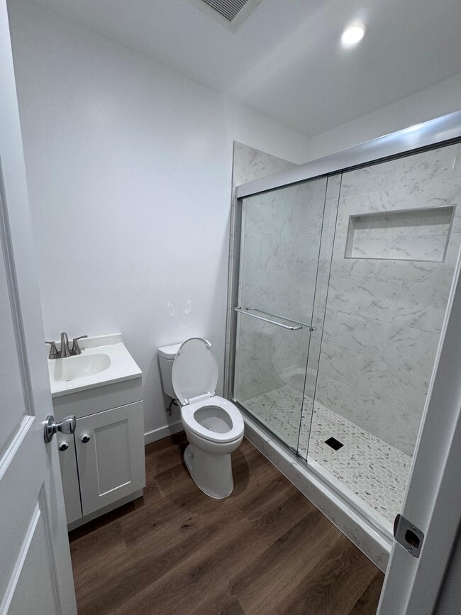 Building Photo - 8827 Darby Ave