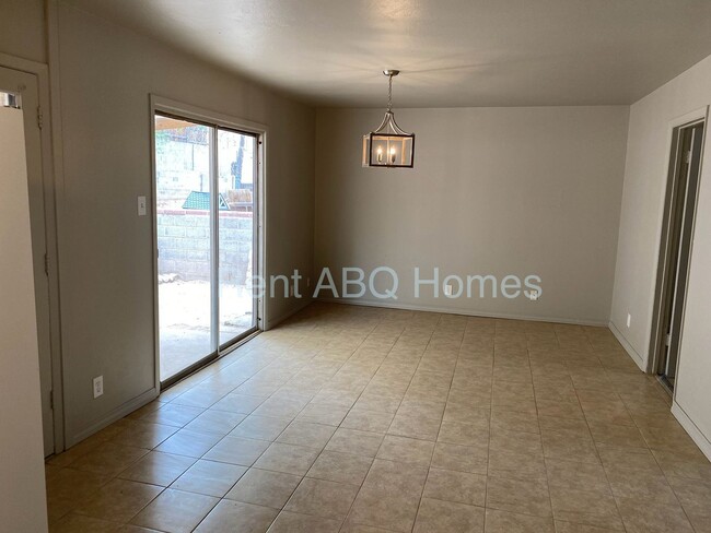 Building Photo - 4Bd, 2Ba  Pueblo Style Home in NE Heights