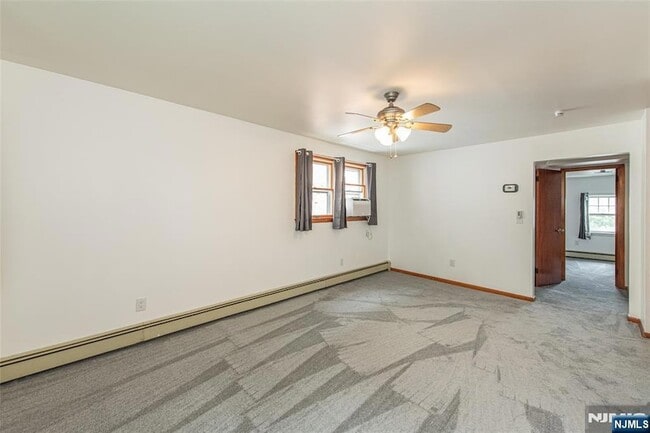 Foto del edificio - 343 Brinkerhoff Ave