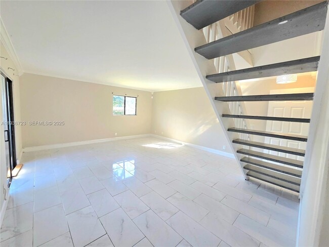 Foto del edificio - 121 San Remo Blvd