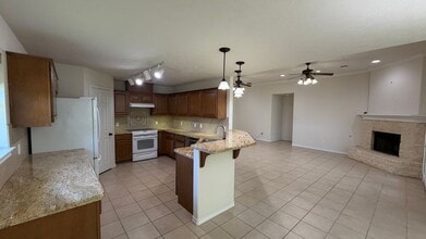 Building Photo - 1102 Crested Point Ct