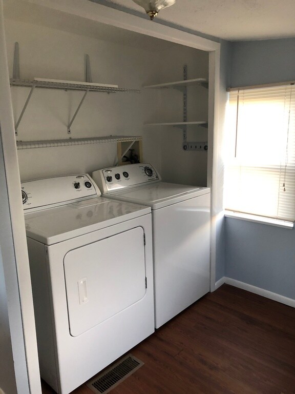 Laundry room - 618 S Lincoln Ave