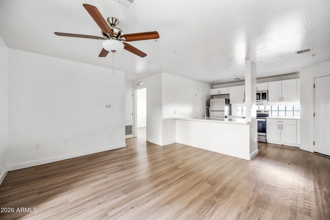 Foto del edificio - 3065 N 67th Ave