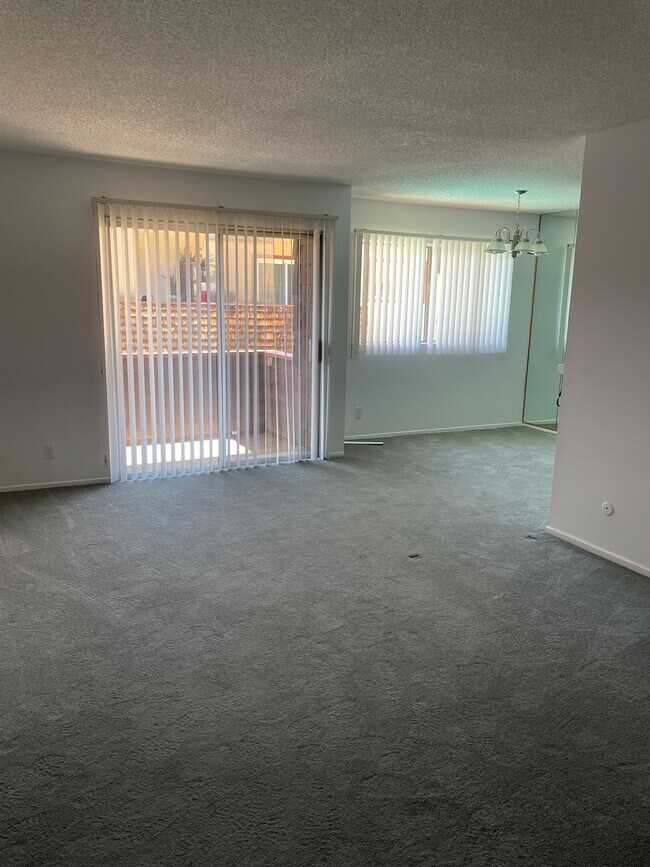 Foto del edificio - 5414 Newcastle Ave