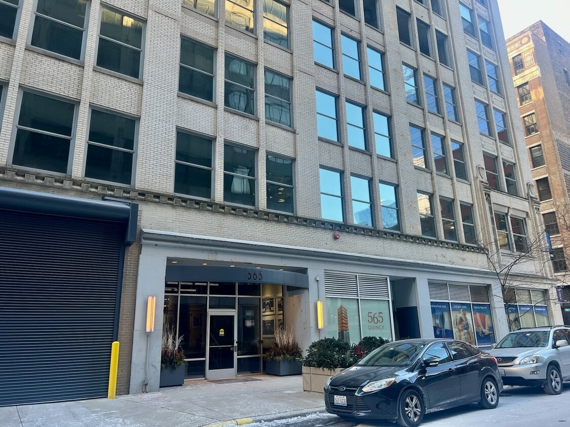 Primary Photo - 565 W Quincy St