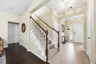 Building Photo - 10634 Kentington Oak Dr