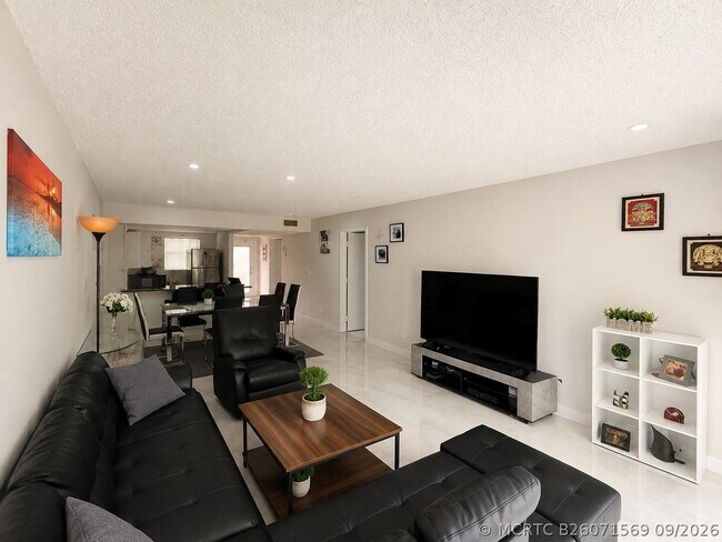 Foto del edificio - 8310 Sands Point Blvd