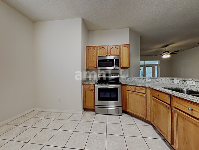 Building Photo - 623 Horseman Dr