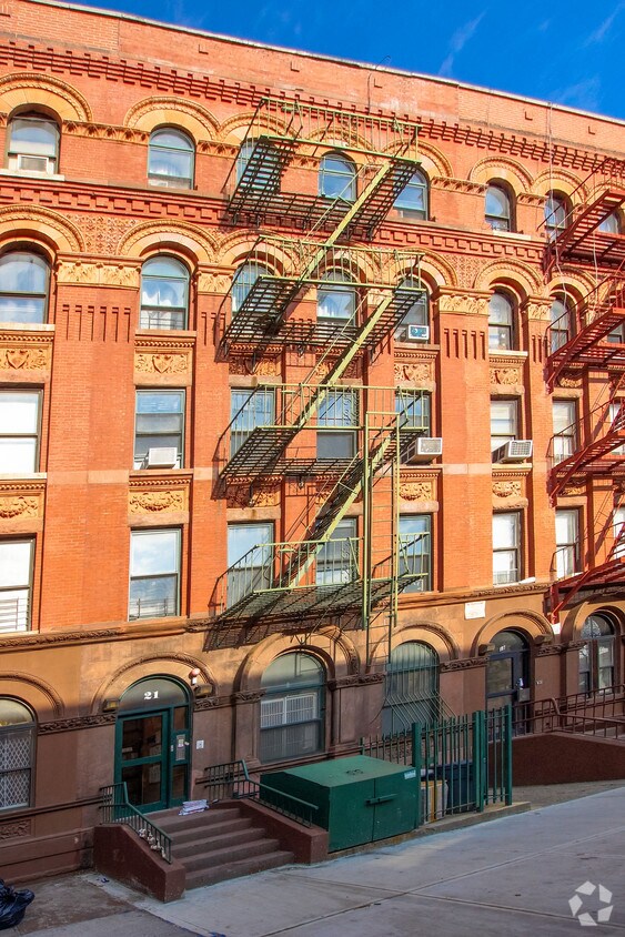 Foto del edificio - 21 W 131st St