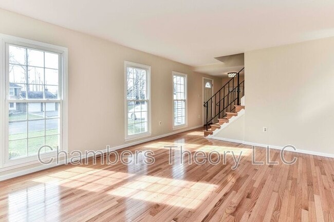 Building Photo - 9766 Oleander Ave