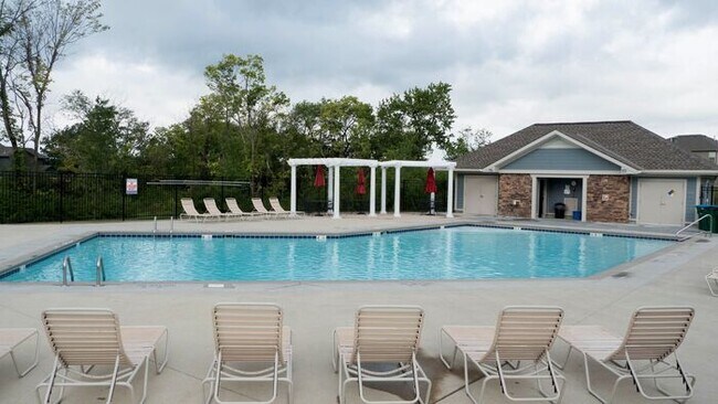 Building Photo - Fall in love with Eagle Creek Townhomes in...