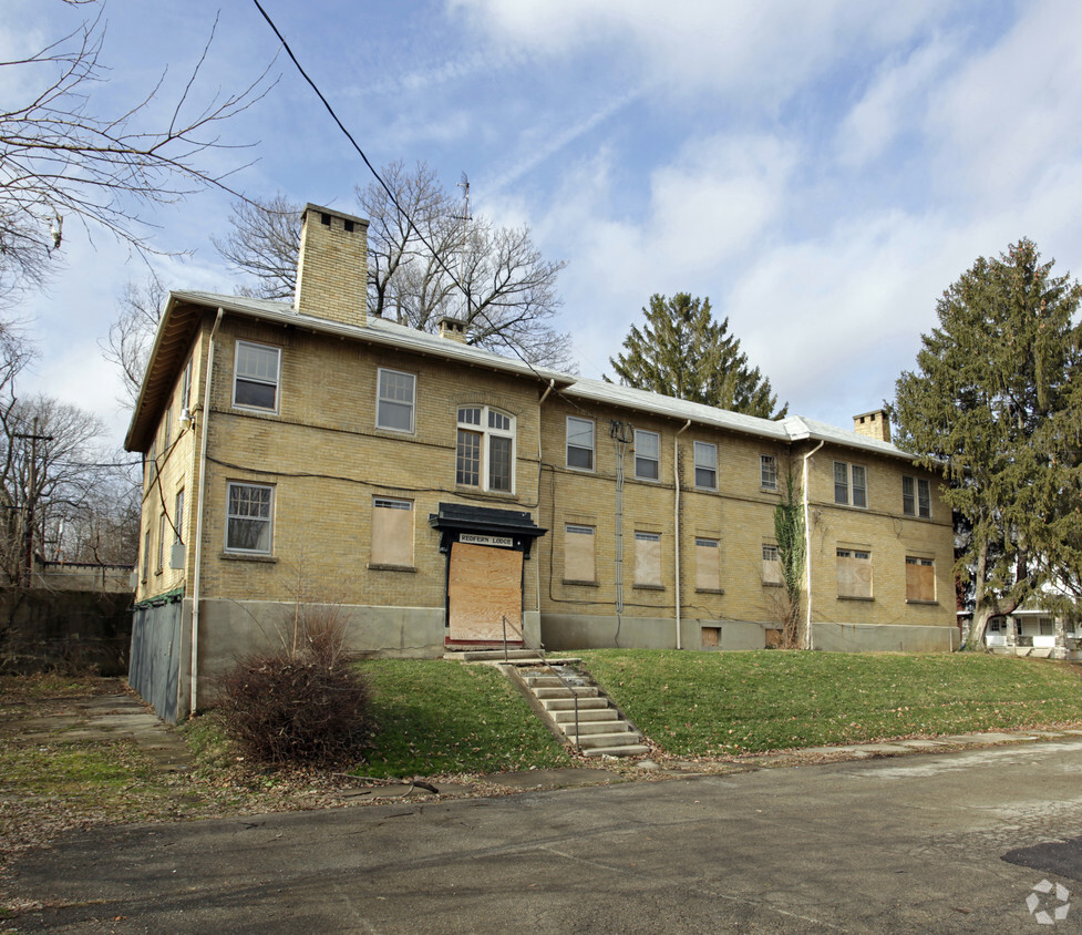 Building Photo - Redfern Lodge