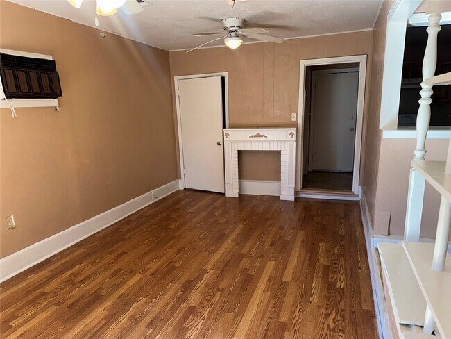 Foto del edificio - 5715 Beldart St