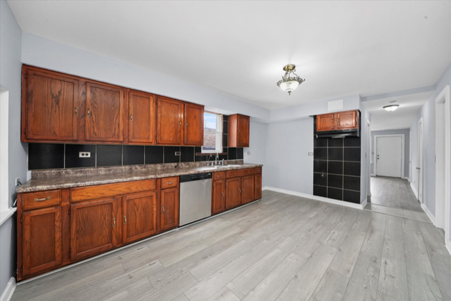 Foto del edificio - 2133 W 18th Pl