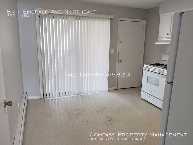 Foto del edificio - 871 Emerald Ave NE