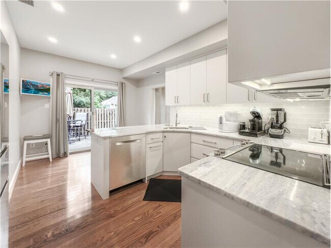 Foto del edificio - 42 Greythorne Woods Cir
