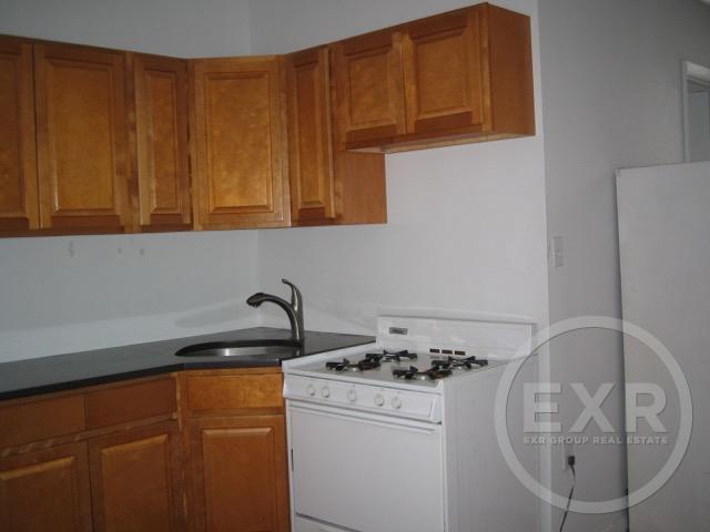 Building Photo - 131 Boerum St