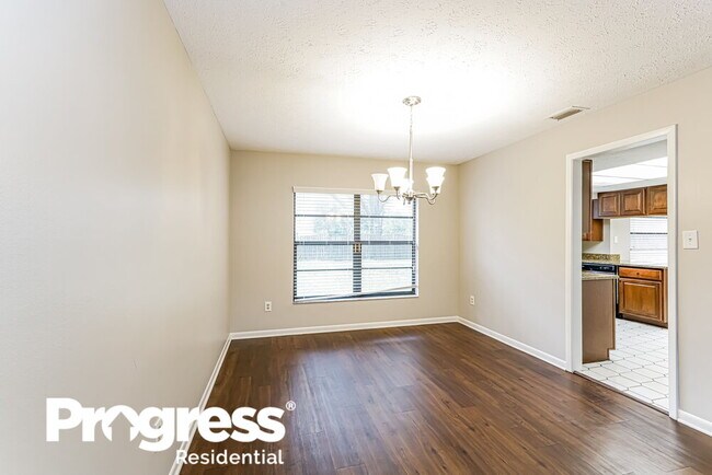 Foto del edificio - 15715 Country Lake Dr