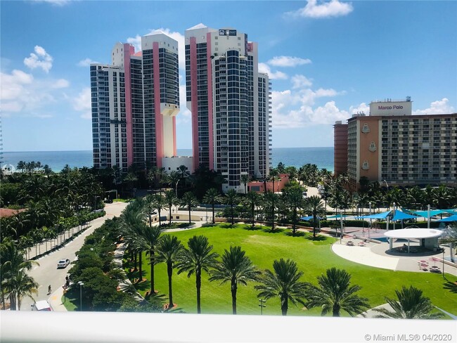 Foto del edificio - 19370 Collins Ave