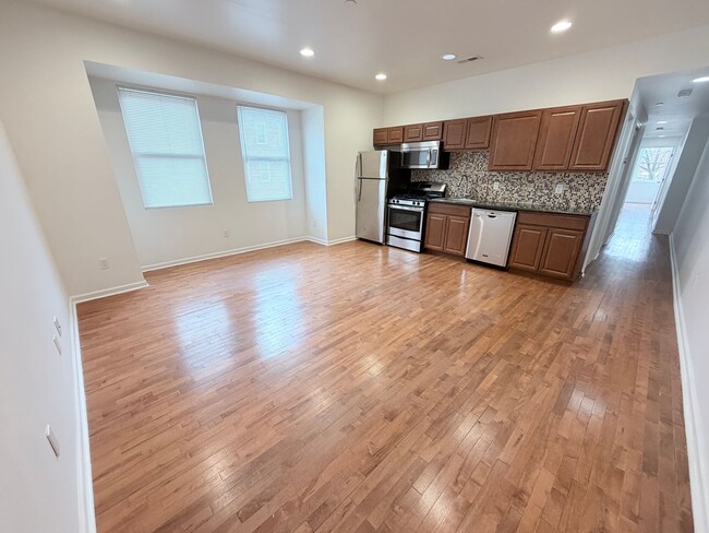 Photo - 601 N 39th St Apartment