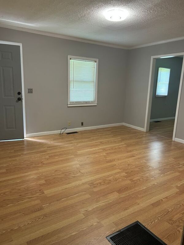 Photo - 617 4th St House