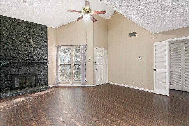 Building Photo - 9209 Sweetwater Dr