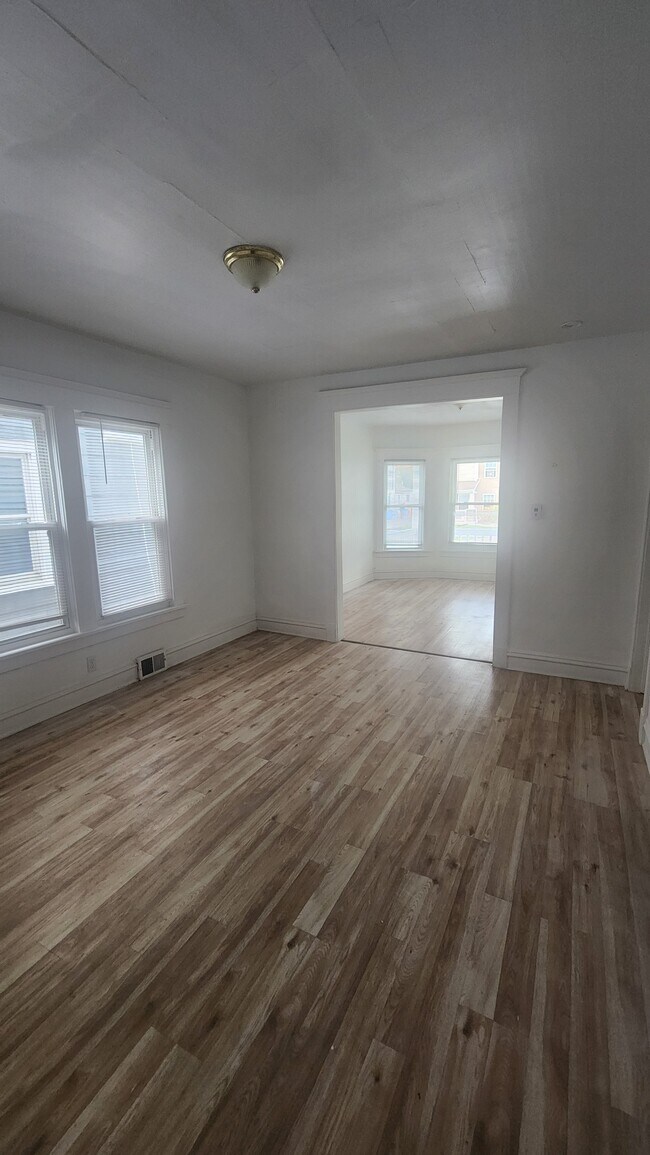 Foto del edificio - 123 Maple Ave