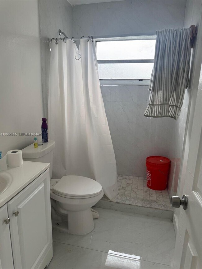 Foto del edificio - 573 NW 113th St