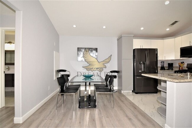 Foto del edificio - 5415 W Harmon Ave