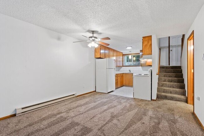 Foto del edificio - this is a must see large 2 bed 1.5bath tow...