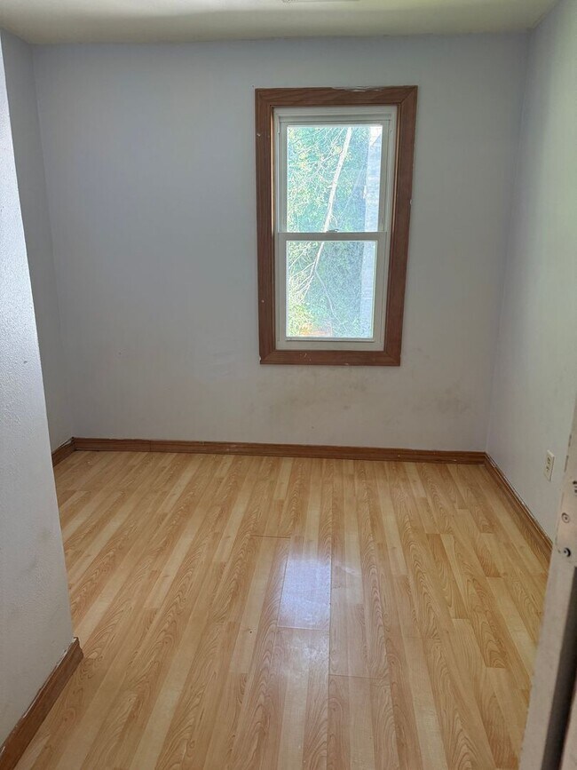 Building Photo - Unique Home in Downtown Middleton