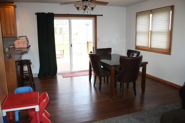 Foto del edificio - 417 W Dewey St