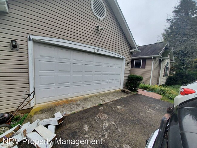 Building Photo - 3 br, 2 bath House - 710 McBryde Drive