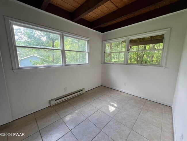 Building Photo - 160 Ridge Dr