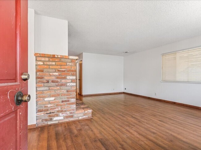Foto del edificio - 336 Triplett Dr