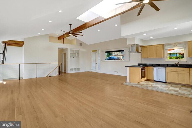 Foto del edificio - 6120 Beachway Dr