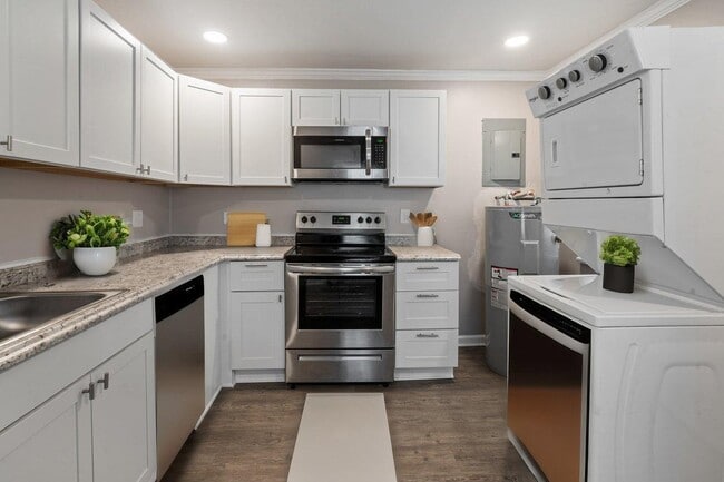 Building Photo - 285 Malvern Dr SW