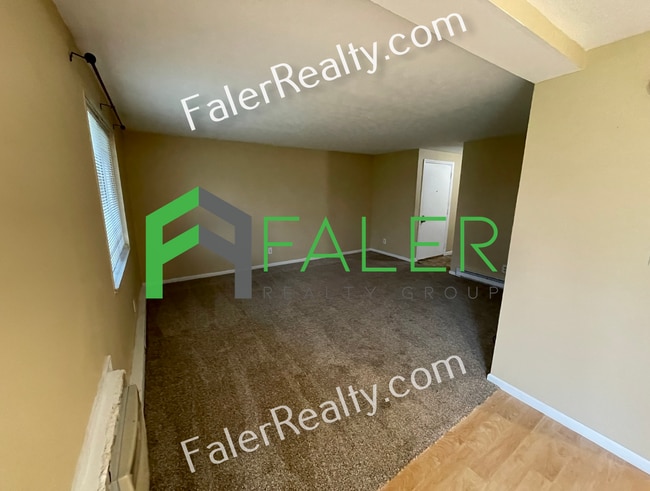 Building Photo - Spotless Ground Floor Condo
