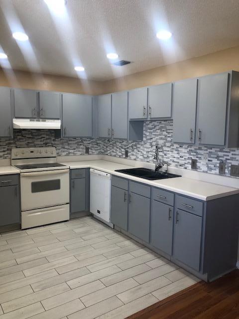Foto del edificio - 9317 E River Dr