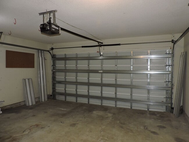 Building Photo - Convenient to NAS & Corry!