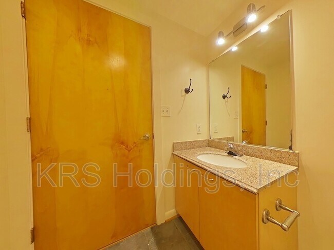 Building Photo - 1011 W Marshall St