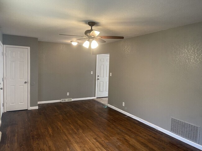 Foto del edificio - COMING SOON: Bright 3-Bed Home with Spacio...